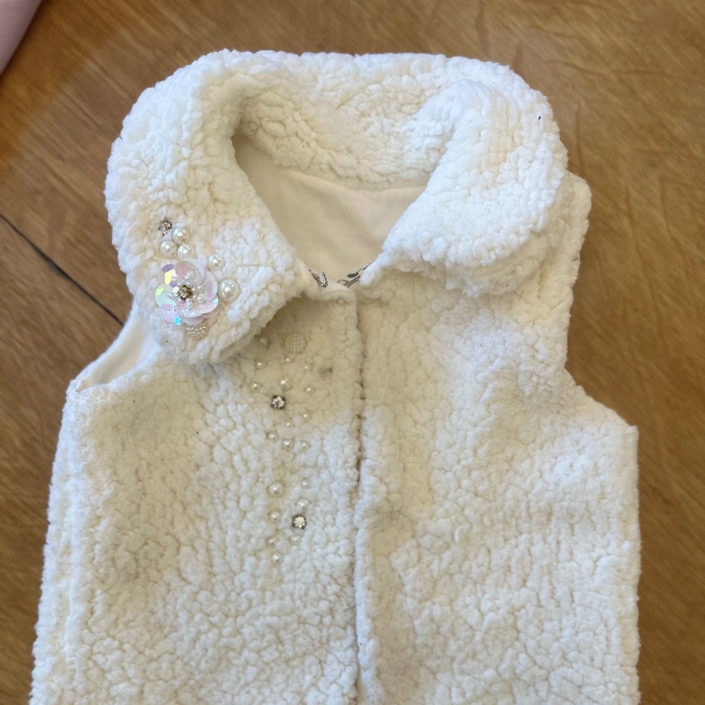 Girls Fluffy Vest Size 4